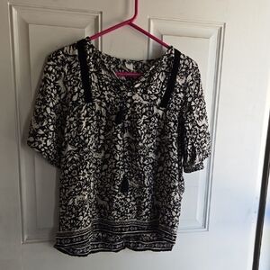 Old Navy Black and White Puff Sleeve Blouse